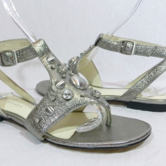 Women - Picture 3 of 3